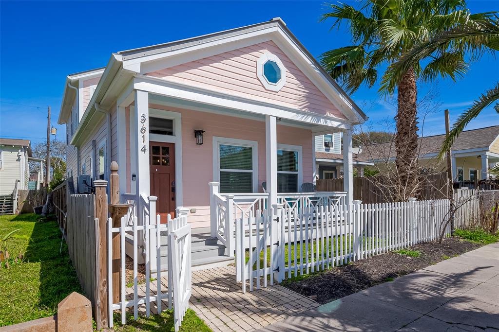 Avenue R , Galveston, TX 77550