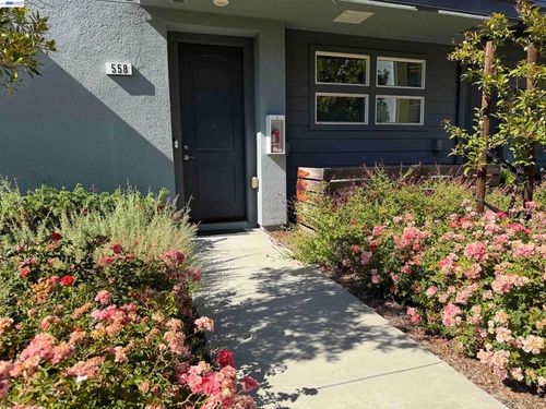 558 Clover Cir, Milpitas, CA, 95035-5051 | Card Image