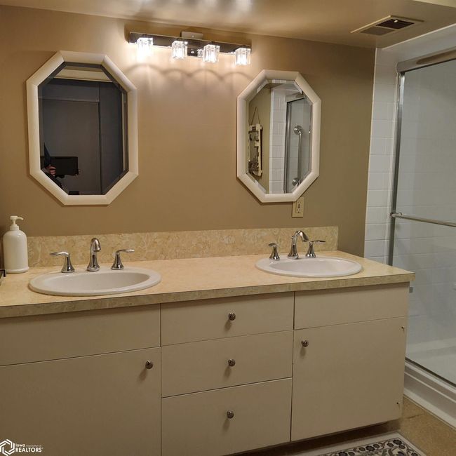 213 E Baker St, Home with 4 bedrooms, 2 bathrooms and 2 parking in Avoca IA | Image 44