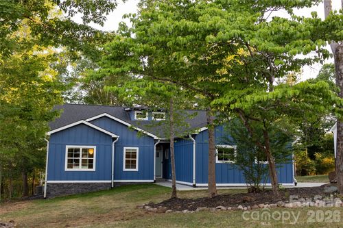 3813 54th Ave Ne, Hickory, NC, 28601-7055 | Card Image