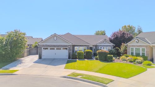 433 Villa Cove Ct, Tulare, CA, 93274-7547 | Card Image