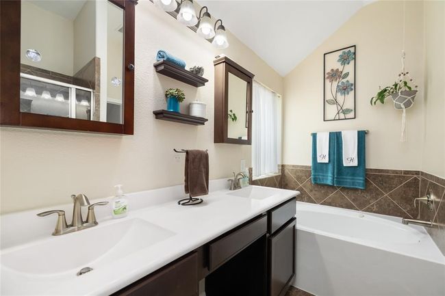 923 Lake View Dr, House other with 4 bedrooms, 2 bathrooms and 2 parking in Montgomery TX | Image 24