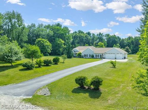 1318 Gray Haven Ln, Brighton, MI, 48114-9233 | Card Image