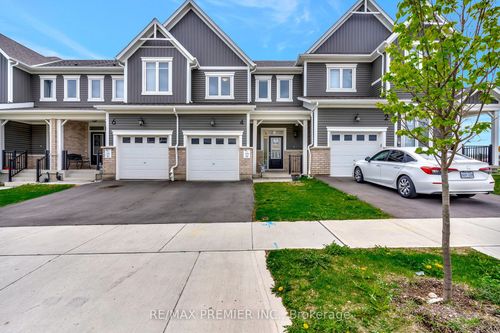 4 Saxony St, Kitchener, ON, N2R0S3 | Card Image