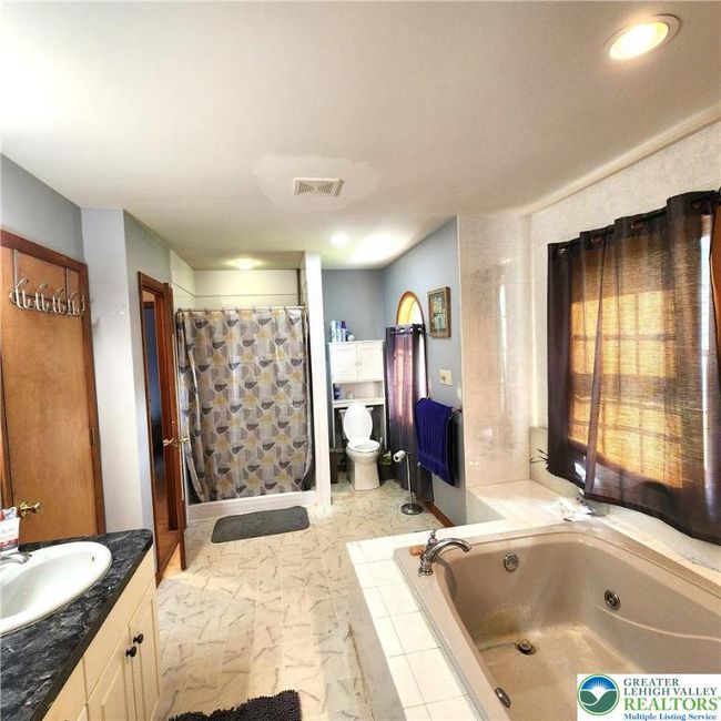 MAIN BATH 2 | Image 32