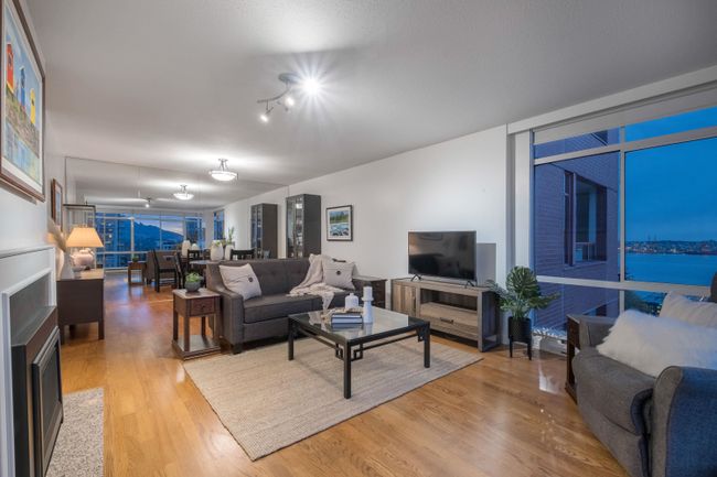 1404 - 130 E 2 Nd Street, Condo with 2 bedrooms, 2 bathrooms and 2 parking in North Vancouver BC | Image 12