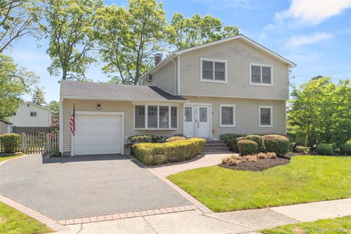 46 39th St, Islip, NY, 11751-1104 | Card Image