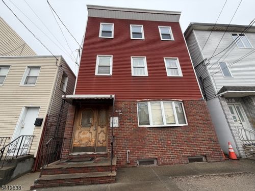 21 Hensler St, Newark, NJ, 07105-6428 | Card Image