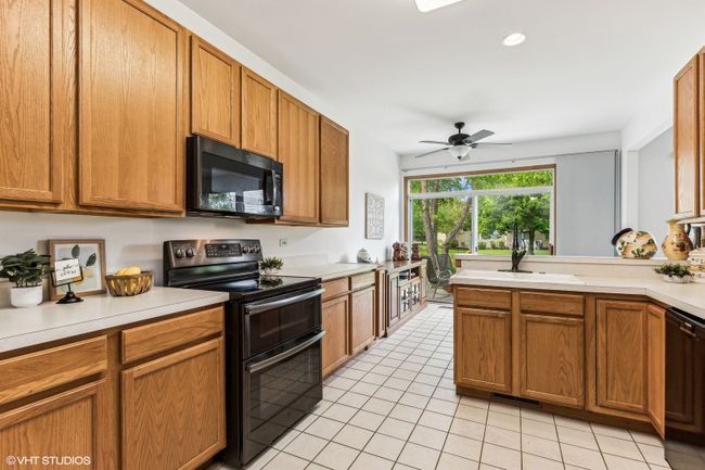 2326 Meadowcroft Ln, Townhouse with 2 bedrooms, 2 bathrooms and 2 parking in Grayslake IL | Image 7