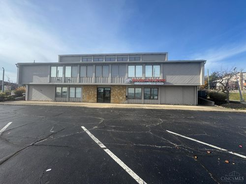 12124 Sheraton Ln, Springdale, OH, 45246-1618 | Card Image