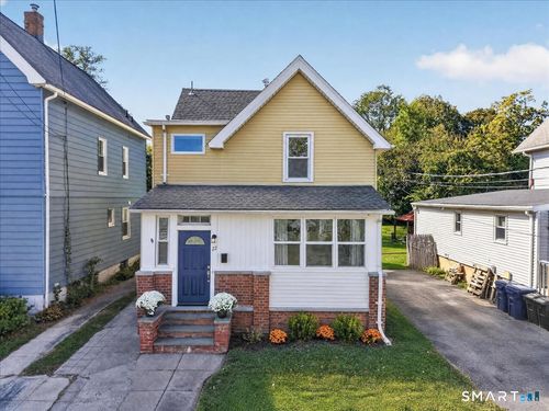 22 Hine St, West Haven, CT, 06516-4707 | Card Image