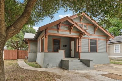 902 W Gramercy Pl, House other with 3 bedrooms, 2 bathrooms and null parking in San Antonio TX | Image 2