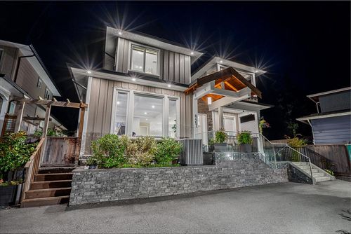 6467 Wellington Ave, West Vancouver, BC, V7W2H7 | Card Image