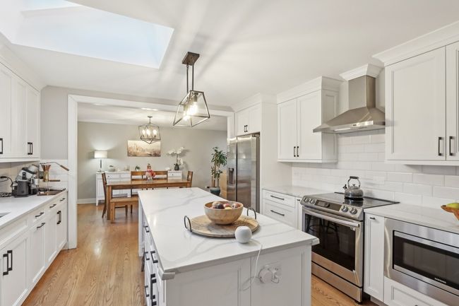 2542 Woodlawn Rd, House other with 4 bedrooms, 3 bathrooms and 2 parking in Northbrook IL | Image 6