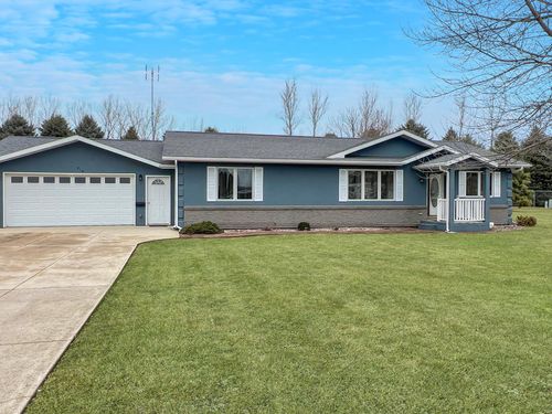 818 E 2nd Street N, Truman, MN, 56088 | Card Image