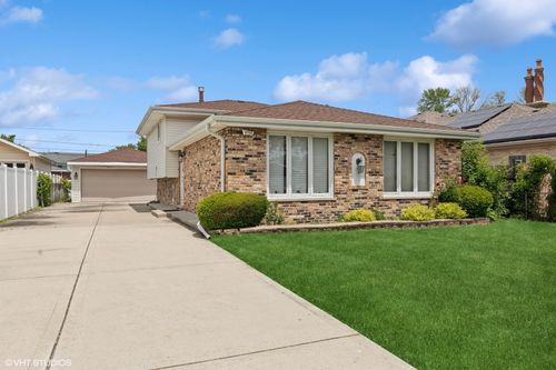 5738 W 88th St, Oak Lawn, IL, 60453-1211 | Card Image