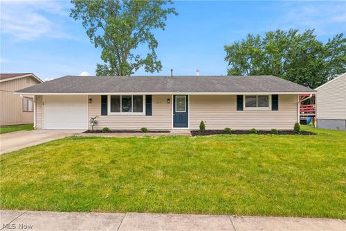 1053 Wellfleet Dr, Grafton, OH, 44044-1212 | Card Image