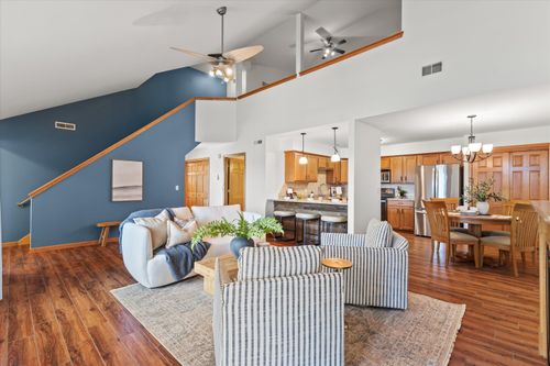 W398N5975 Autumn Woods Dr, Oconomowoc, WI, 53066-2100 | Card Image