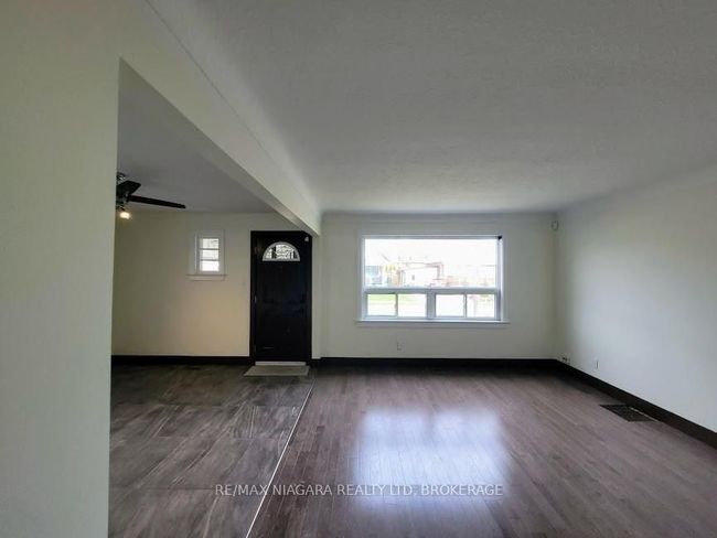 6476 Maranda St, Home with 4 bedrooms, 2 bathrooms and 3 parking in Niagara Falls ON | Image 4