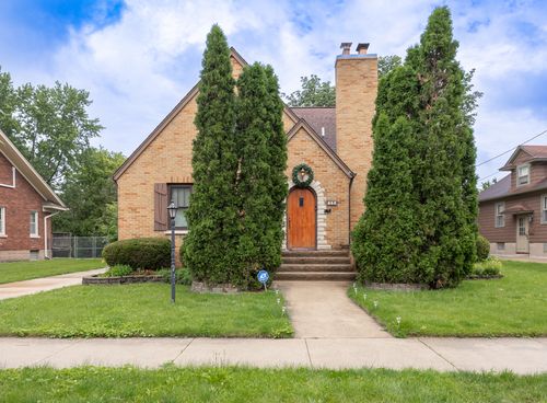 725 Augusta Ave, Elgin, IL, 60120-3740 | Card Image