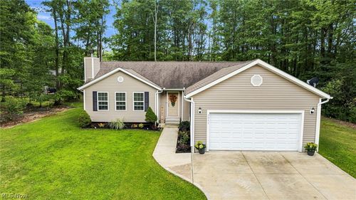 2043 N Park Ln, Roaming Shores, OH, 44084-9618 | Card Image