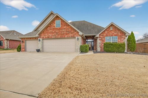 5711 Woodland Rd, Bartlesville, OK, 74006-7840 | Card Image
