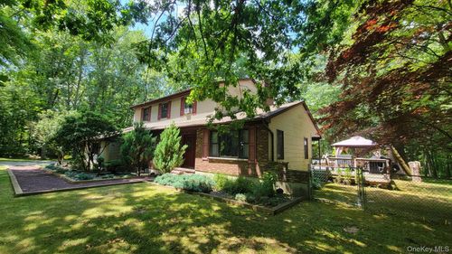 34 Greenshire Way, Walden, NY, 12586-2500 | Card Image