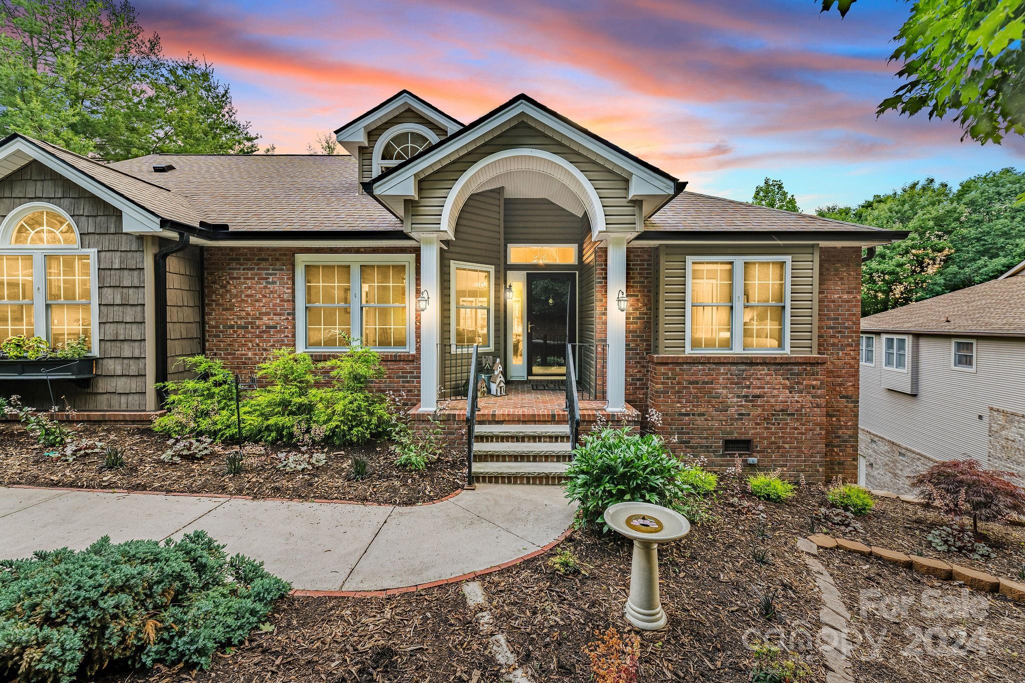 Jenny Lind Dr, Hendersonville, NC 28791