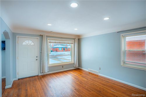 8467 Riverview St, Dearborn Heights, MI, 48127-1415 | Card Image