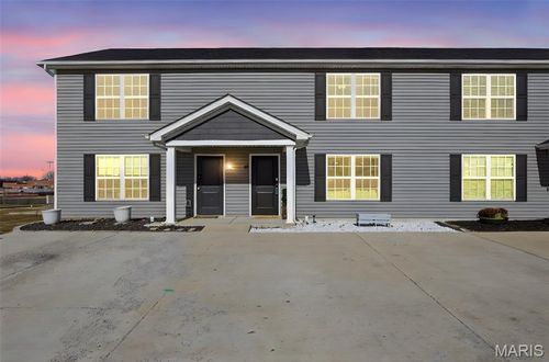 811 Navajo Trl, Warrenton, MO, 63383-3113 | Card Image