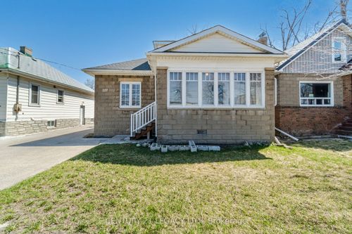 227 Queen St W, Brampton, ON, L6Y1M6 | Card Image