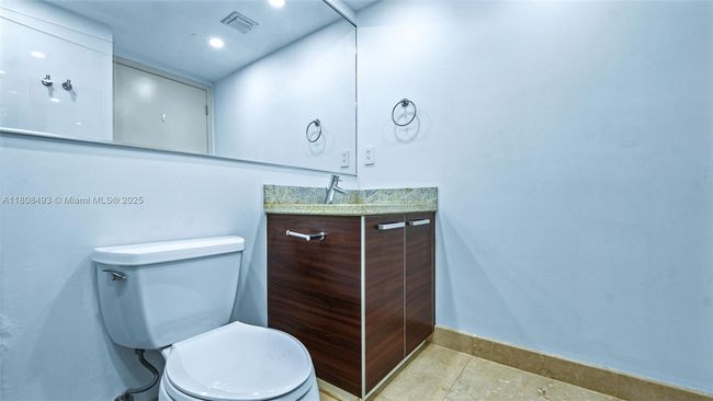 APT-2911 - 185 Sw 7 Th St, Condo with 3 bedrooms, 3 bathrooms and null parking in Miami FL | Image 25