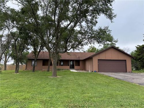 1011 Arrowhead Dr, New Strawn, KS, 66839-8976 | Card Image