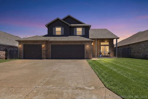 4617 S 194th East Ave, Broken Arrow, OK, 74014-8059 | Card Image