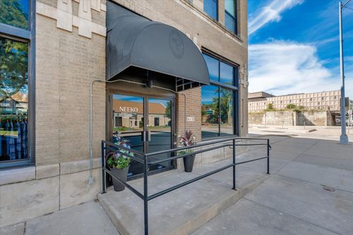 410 N Main St, Davenport, IA, 52801-1406 | Card Image