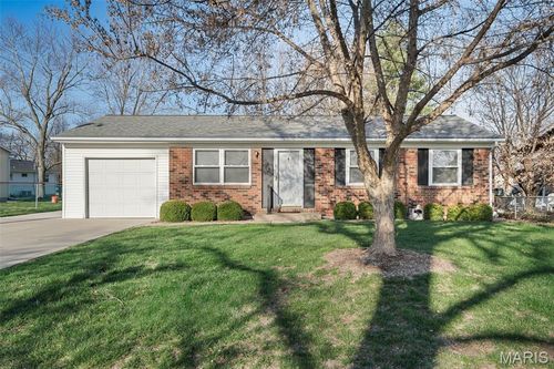 2605 Kelsey Ln, Saint Charles, MO, 63301-0325 | Card Image