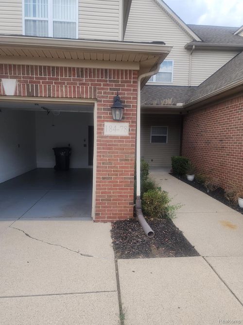78-184 Marina Ct, Detroit, MI, 48214-8081 | Card Image