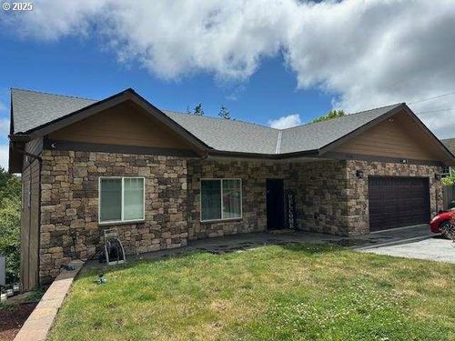 1118 S 11th St, Coos Bay, OR, 97420-1247 | Card Image