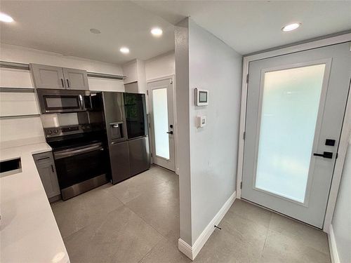 f326-2820 Ne 201st Terrace, Aventura, FL, 33180 | Card Image