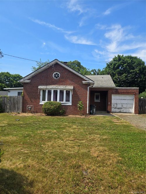 54 W 13th St, Huntingtn Sta, NY, 11746-2333 | Card Image