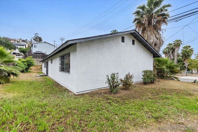 9616 Apple St, House other with 3 bedrooms, 2 bathrooms and 4 parking in Spring Valley CA | Image 17