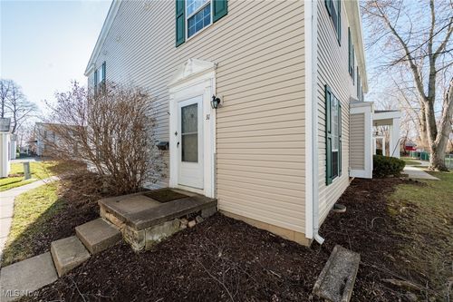 31 Bunker Hill Ln, Elyria, OH, 44035-2722 | Card Image
