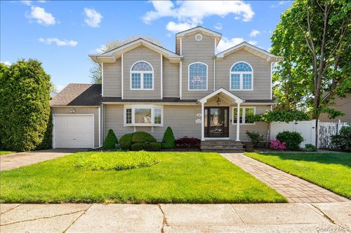 157 Manor St, Plainview, NY, 11803-4713 | Card Image
