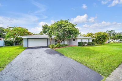 15625 Palmetto Lake Dr, House other with 3 bedrooms, 2 bathrooms and null parking in Miami FL | Image 2