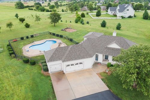 15550 161st St, Bonner Springs, KS, 66012-7890 | Card Image