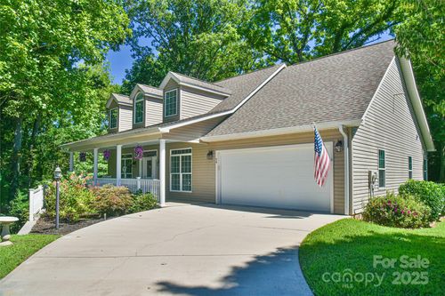 34 Waterbury Ct, Hendersonville, NC, 28791-3007 | Card Image