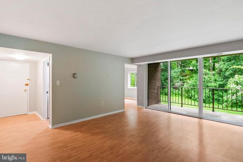12b-1422 1422 Northgate Sq Square, RESTON, VA, 20190 | Card Image
