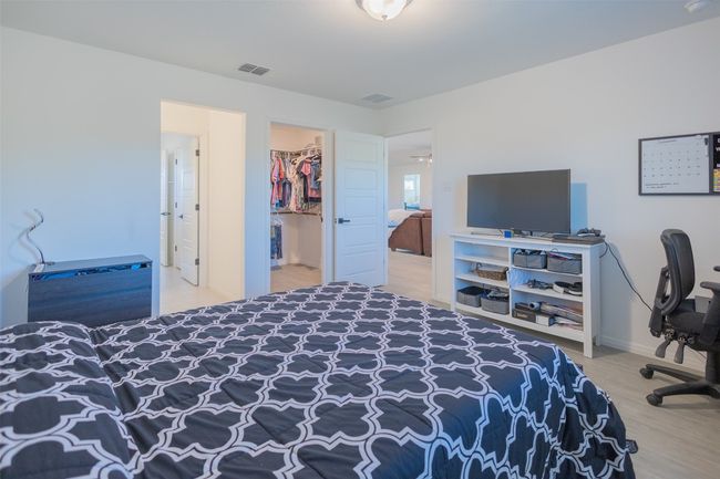 Another nice-sized bedroom with a walk-in closet. | Image 28