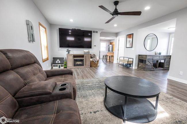 2101 Main Ave, House other with 4 bedrooms, 3 bathrooms and null parking in Clear Lake IA | Image 4