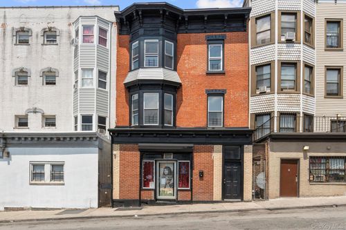 123 Elm St, Yonkers, NY, 10701-8953 | Card Image